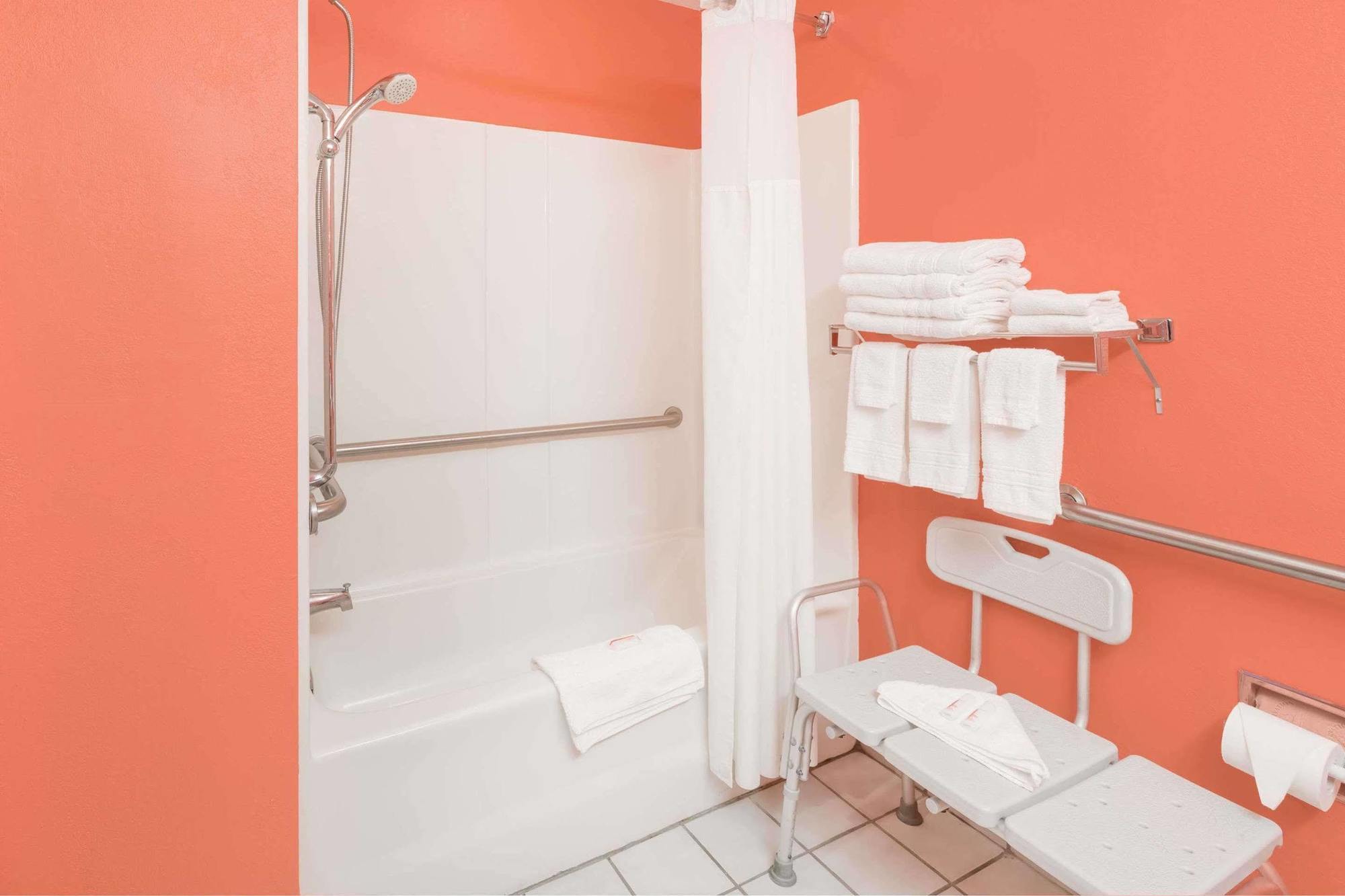 Microtel Inn & Suites By Wyndham Каролина Бийч Екстериор снимка